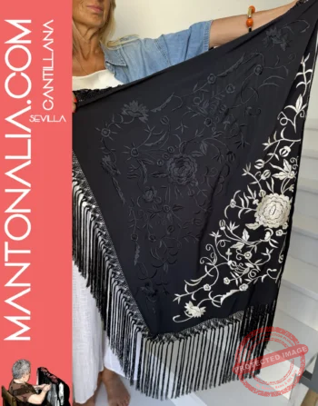 Mantón artesanal cuadrado negro y beige